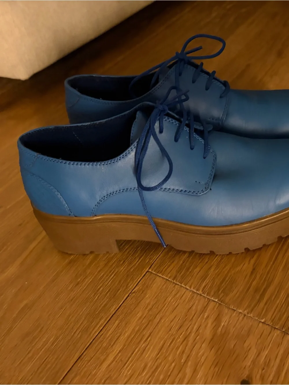 Women's Classic Leather Lace-Up Flats in Sky Blue